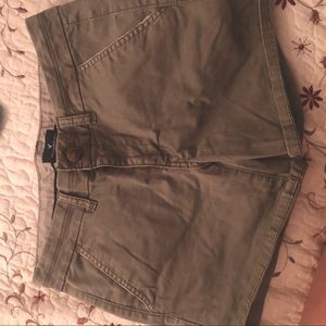 AEO green casual short